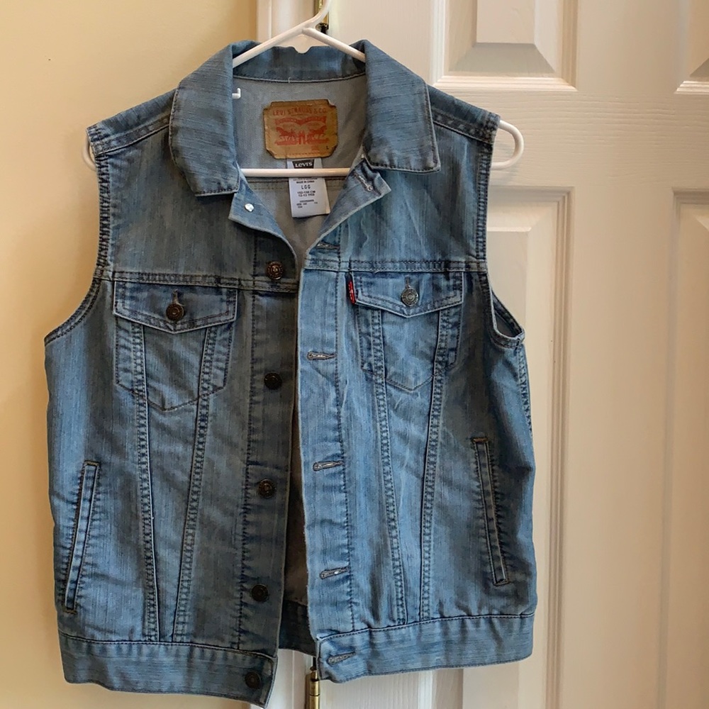 Ladies Levi’s denim vest size large